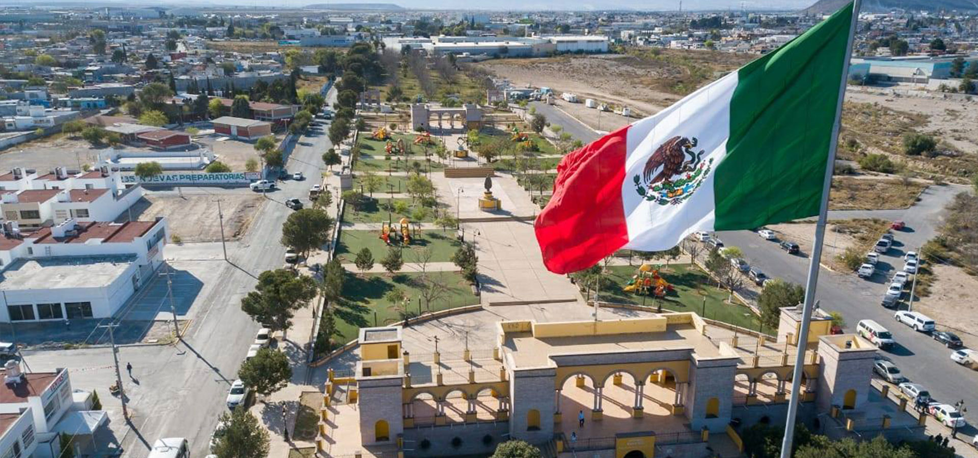 venta de banderas momumentales